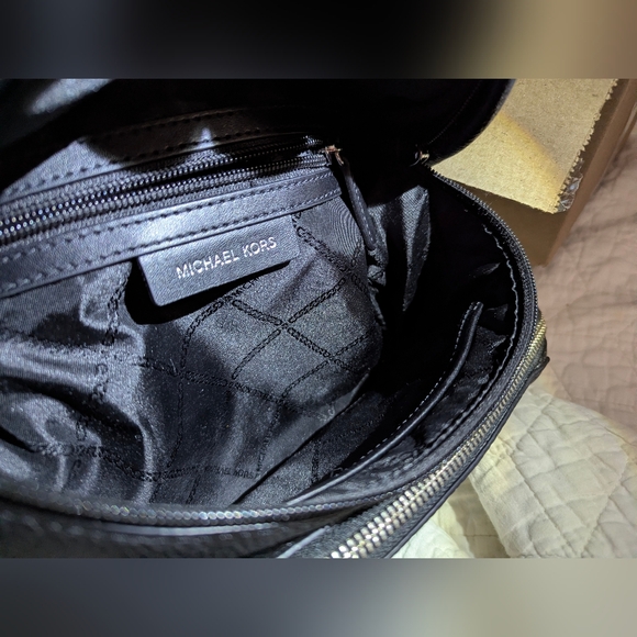 MICHAEL KORS Bag Silver Slater Medium Black & Silver Sling Bag Fanny Pack - Picture 3 of 4